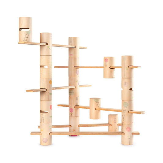 Grapat Woodland construction set can be put together freely, building and exploring with imagination whilst learning to experiment, making adjustments for balance and strength.