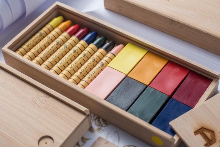 Steiner school Beeswax Crayons, Apiscor Block 16 in Bamboo Box (8 blocks & 8 sticks)