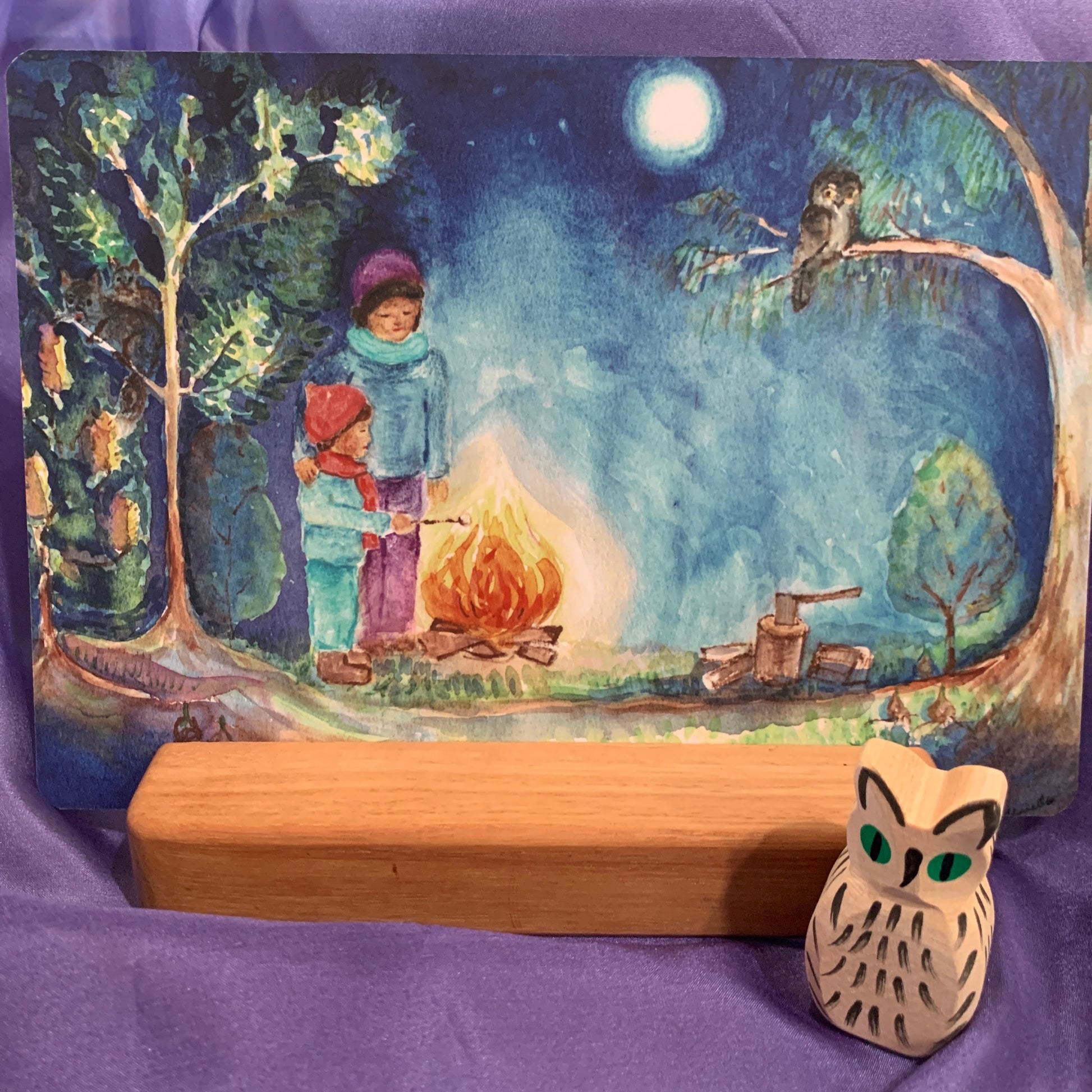 Winter display card on a wooden stand with a white wooden owl